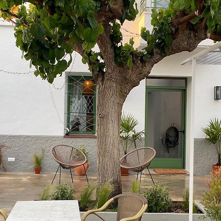 Les Filles Hotel Делтебре Екстериор снимка