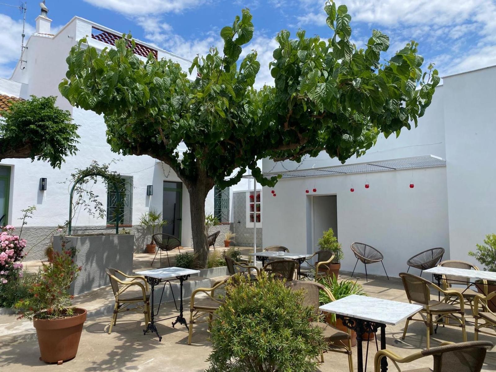 Les Filles Hotel Делтебре Екстериор снимка