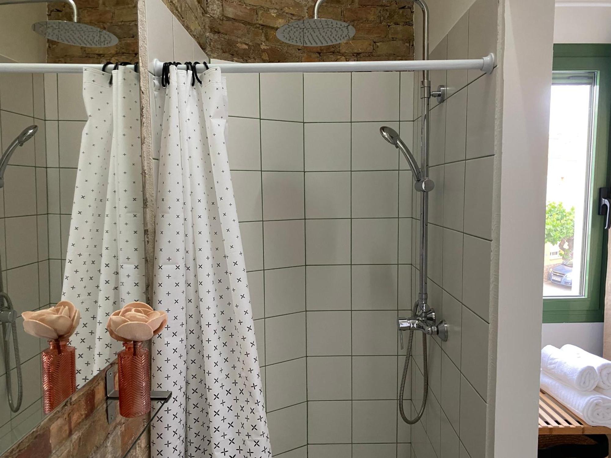 Les Filles Hotel Делтебре Екстериор снимка