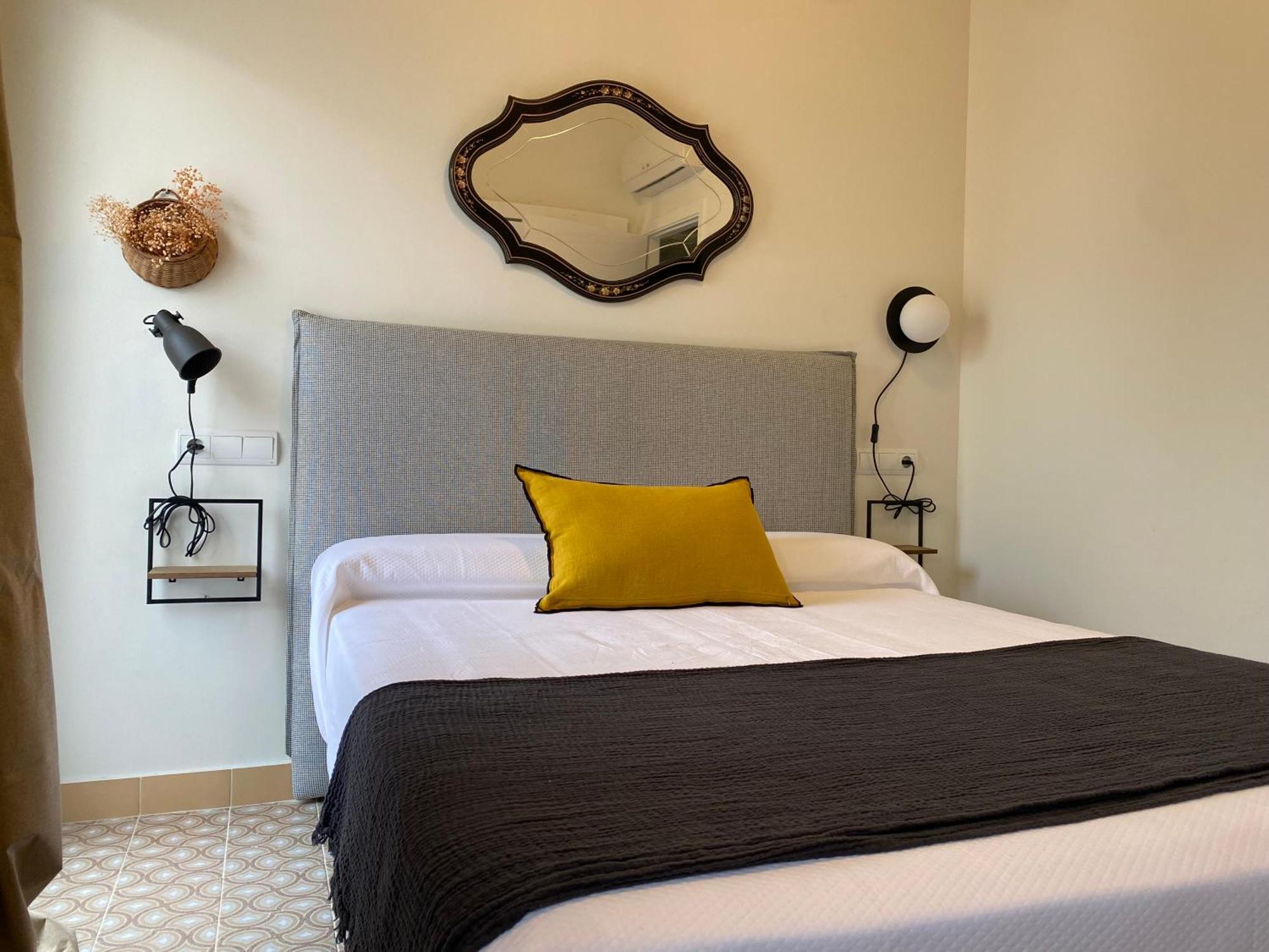 Les Filles Hotel Делтебре Екстериор снимка