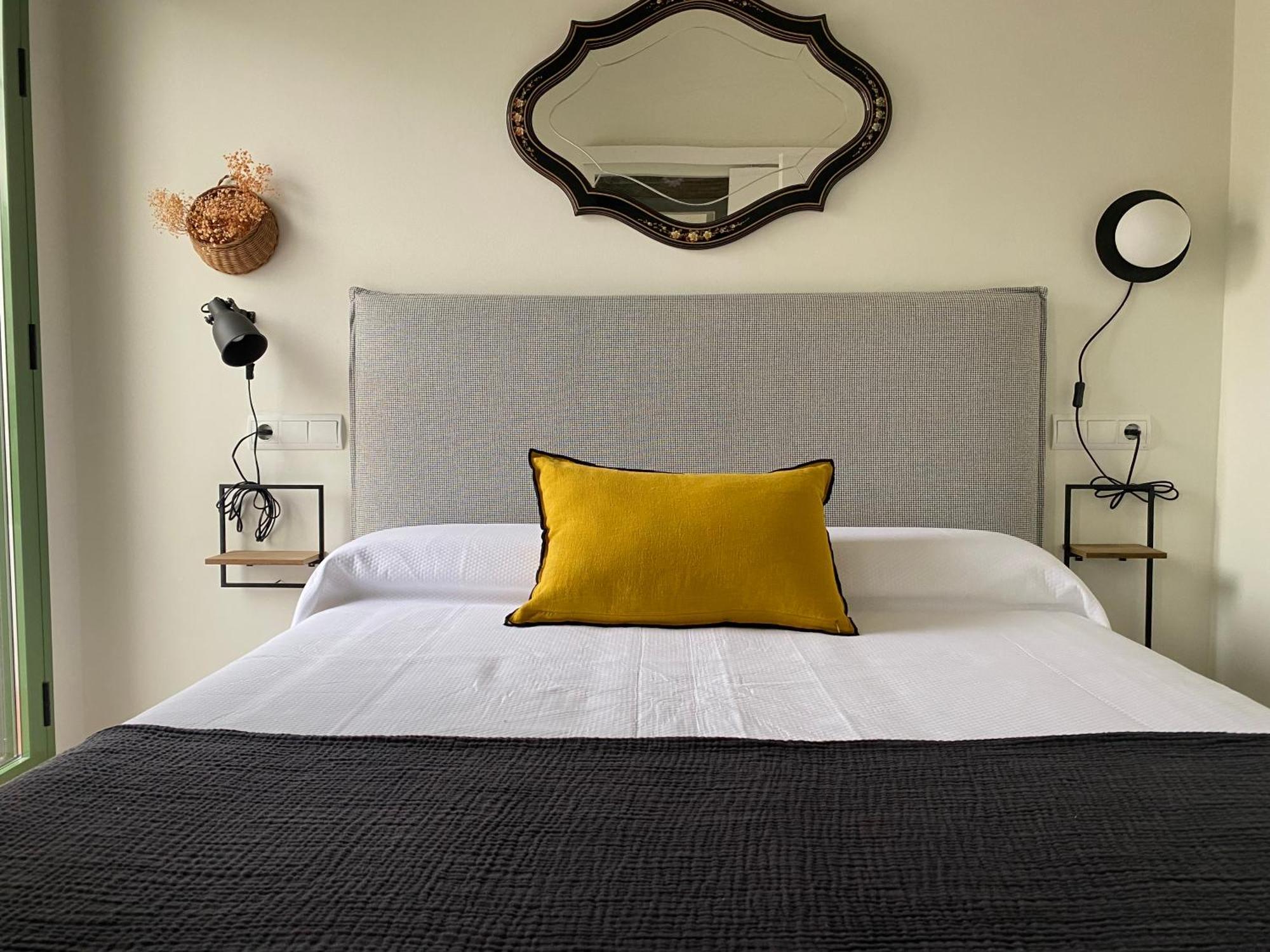 Les Filles Hotel Делтебре Екстериор снимка