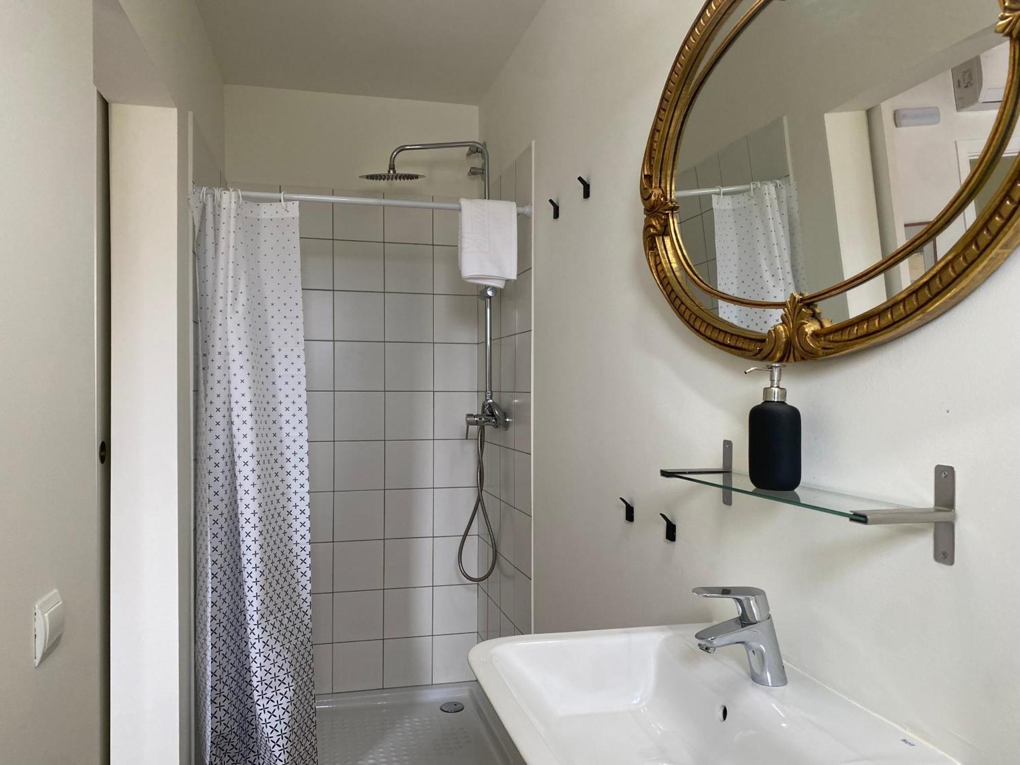 Les Filles Hotel Делтебре Екстериор снимка