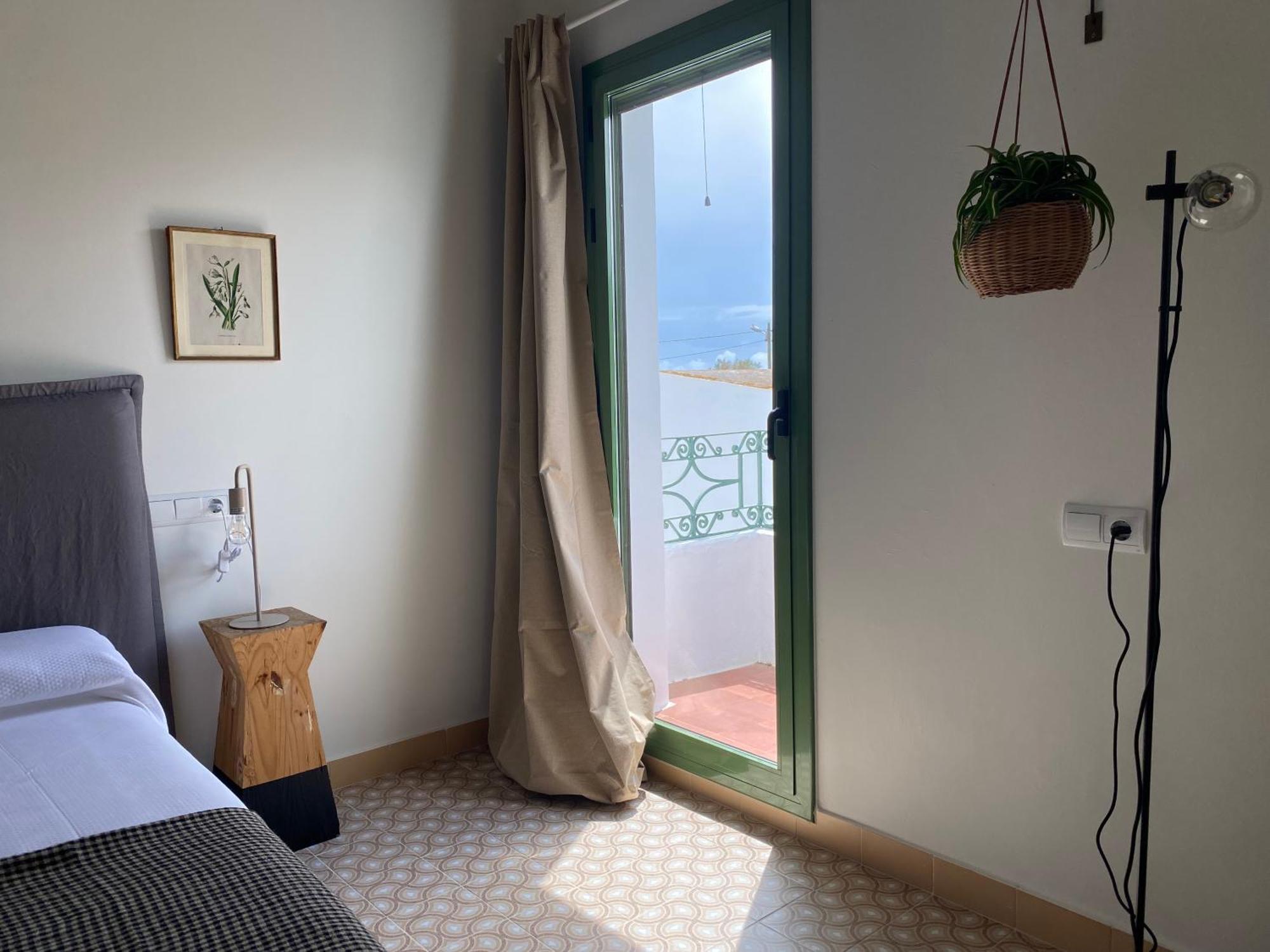 Les Filles Hotel Делтебре Екстериор снимка